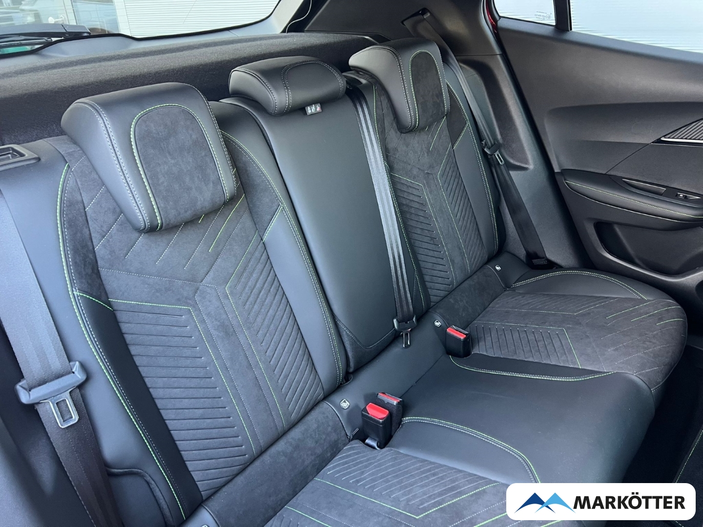 Fahrzeugabbildung Peugeot 2008 GT 1,2PureTech, SH/Massagesitze/CAM360°/BLIS/