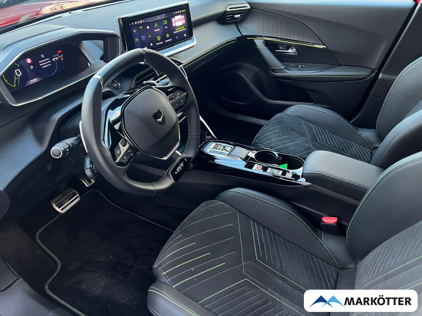 Fahrzeugabbildung Peugeot 2008 GT 1,2PureTech, SH/Massagesitze/CAM360°/BLIS/