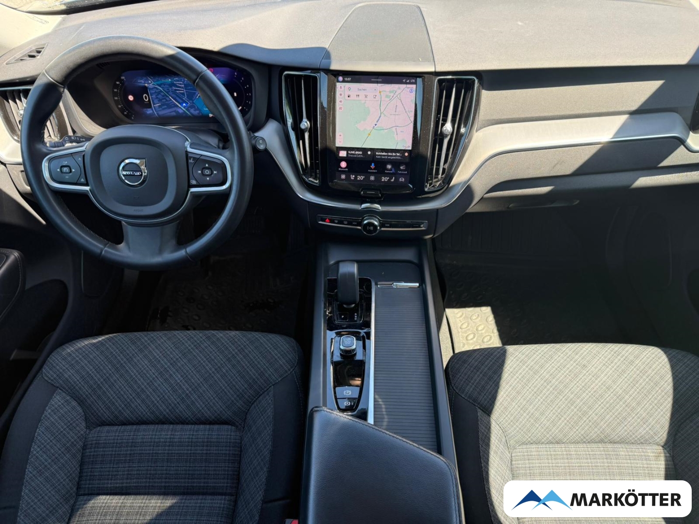 Fahrzeugabbildung Volvo XC60 B4 Core AHK/CAM/KLIMA/LHZ/FSH/NAVI