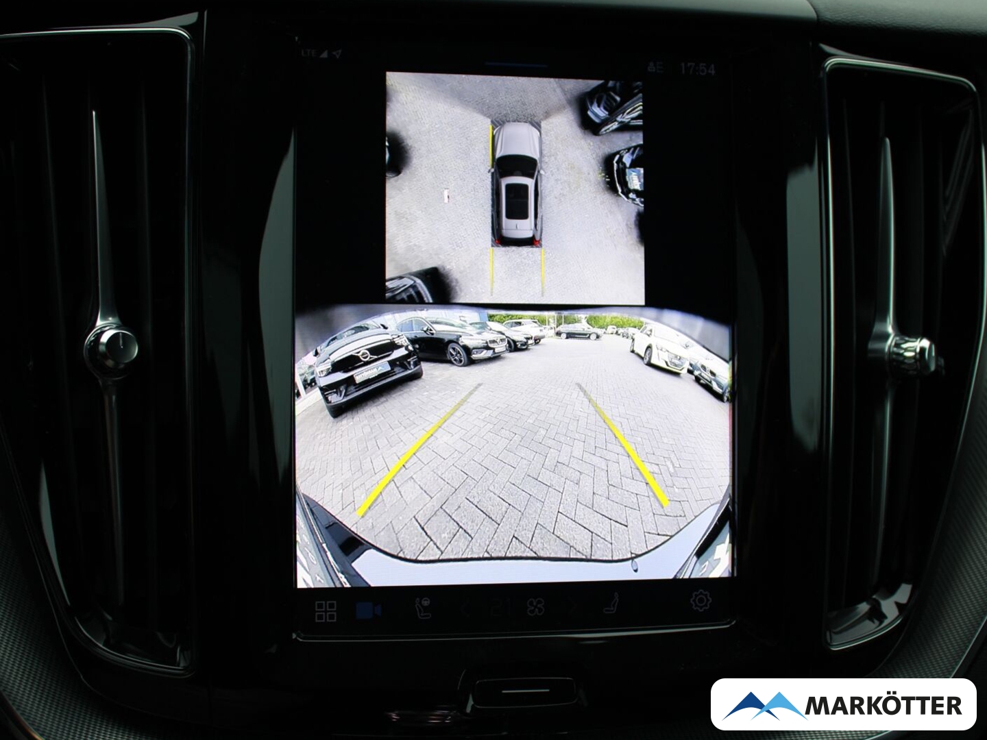 Fahrzeugabbildung Volvo XC60 Plus Black Edition AWD LHZ/NAVI/BLIS/AHK