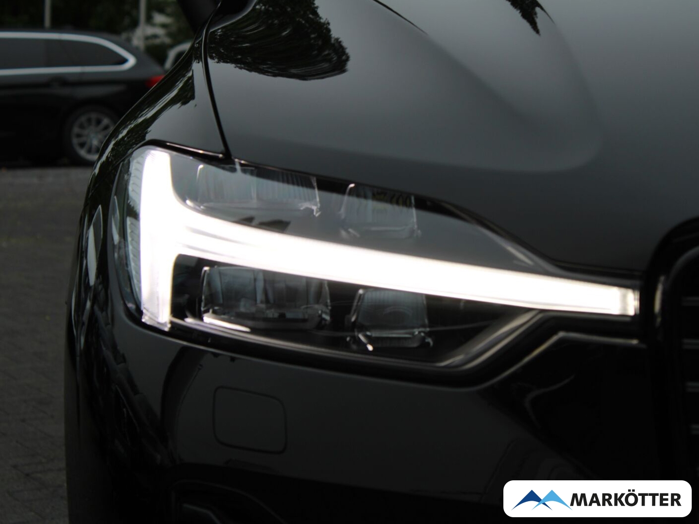 Fahrzeugabbildung Volvo XC60 Plus Black Edition AWD LHZ/NAVI/BLIS/AHK