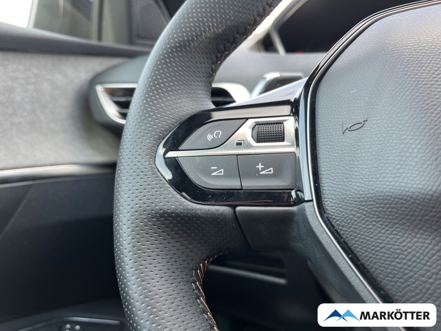 Fahrzeugabbildung Peugeot 3008 GT 130 AHK/ACC/Kamera/Navigation/