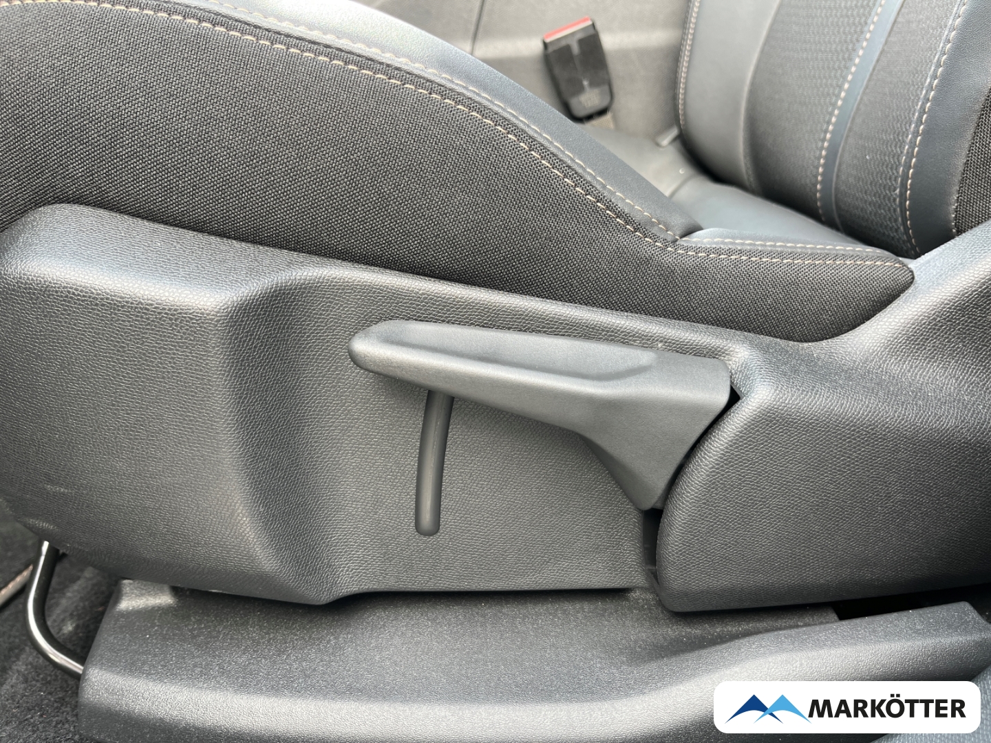 Fahrzeugabbildung Peugeot 3008 GT 130 AHK/ACC/Kamera/Navigation/