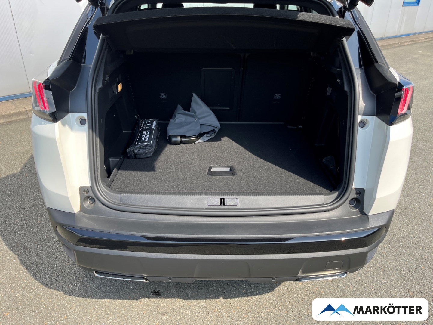 Fahrzeugabbildung Peugeot 3008 GT 130 AHK/ACC/Kamera/Navigation/