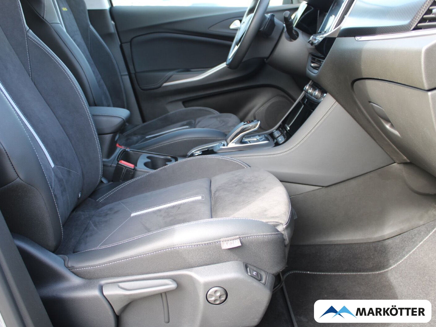 Fahrzeugabbildung Opel Grandland GSe Plug-in Hybrid 4 1.6 AWD/SHZ/LED