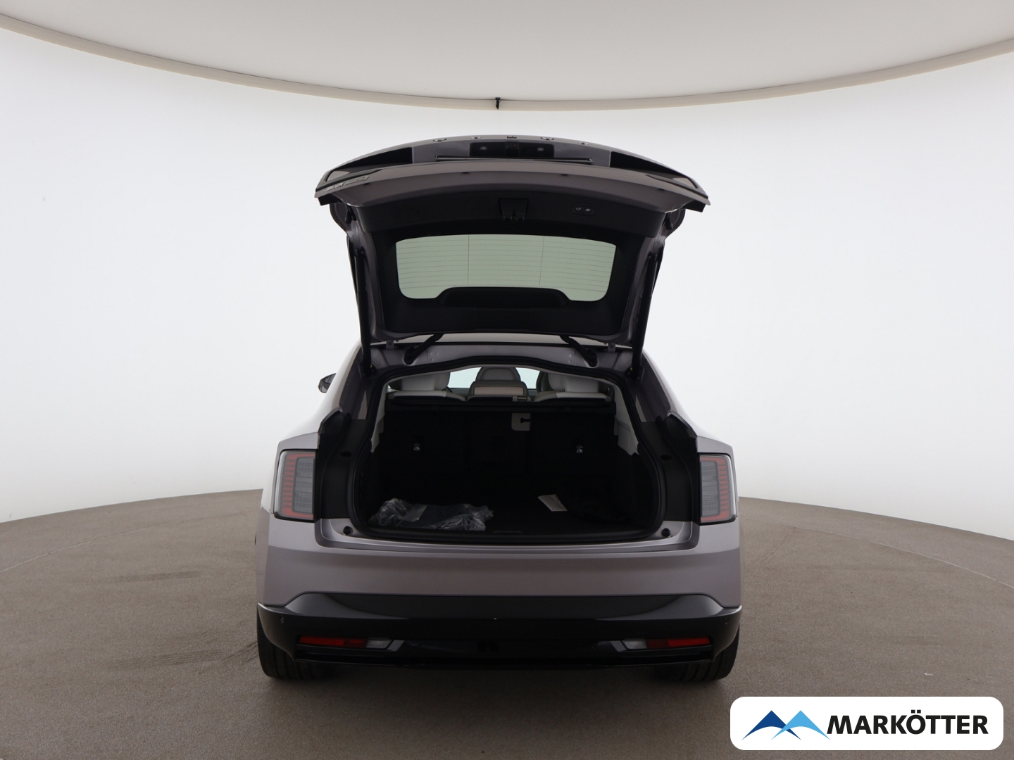 Fahrzeugabbildung Volvo ES90 Single Motor Extended Range RWD Ultra B&W