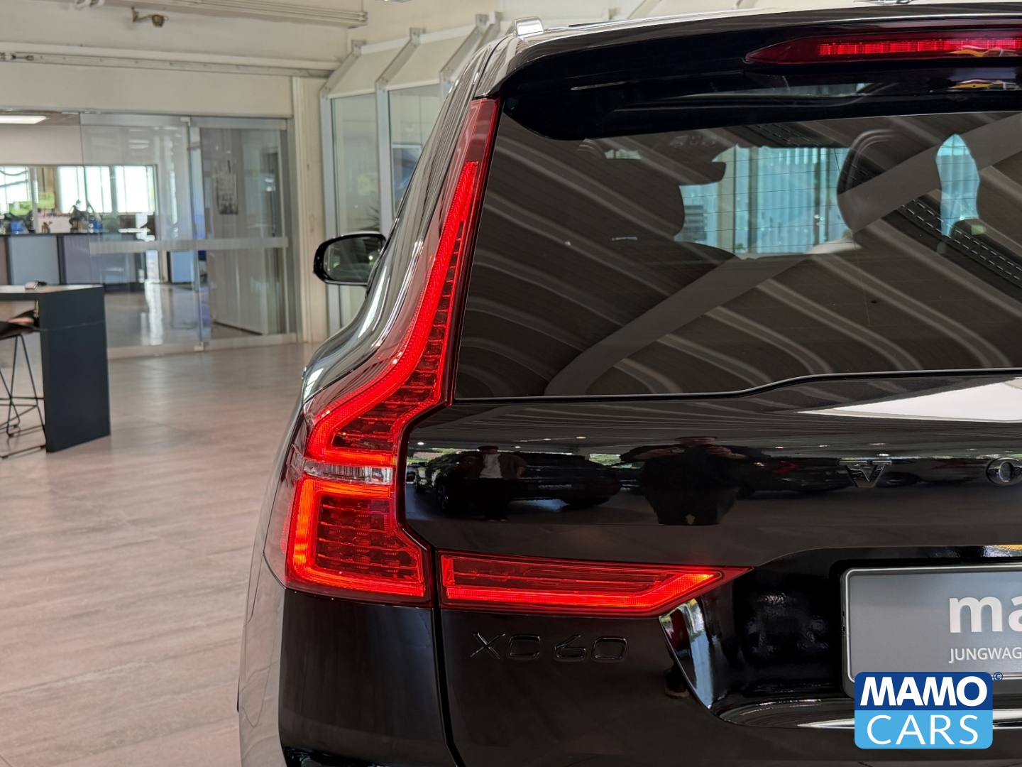 Fahrzeugabbildung Volvo XC60 B5 AWD Plus Black Editi. BLIS/PANO/360°/HUD