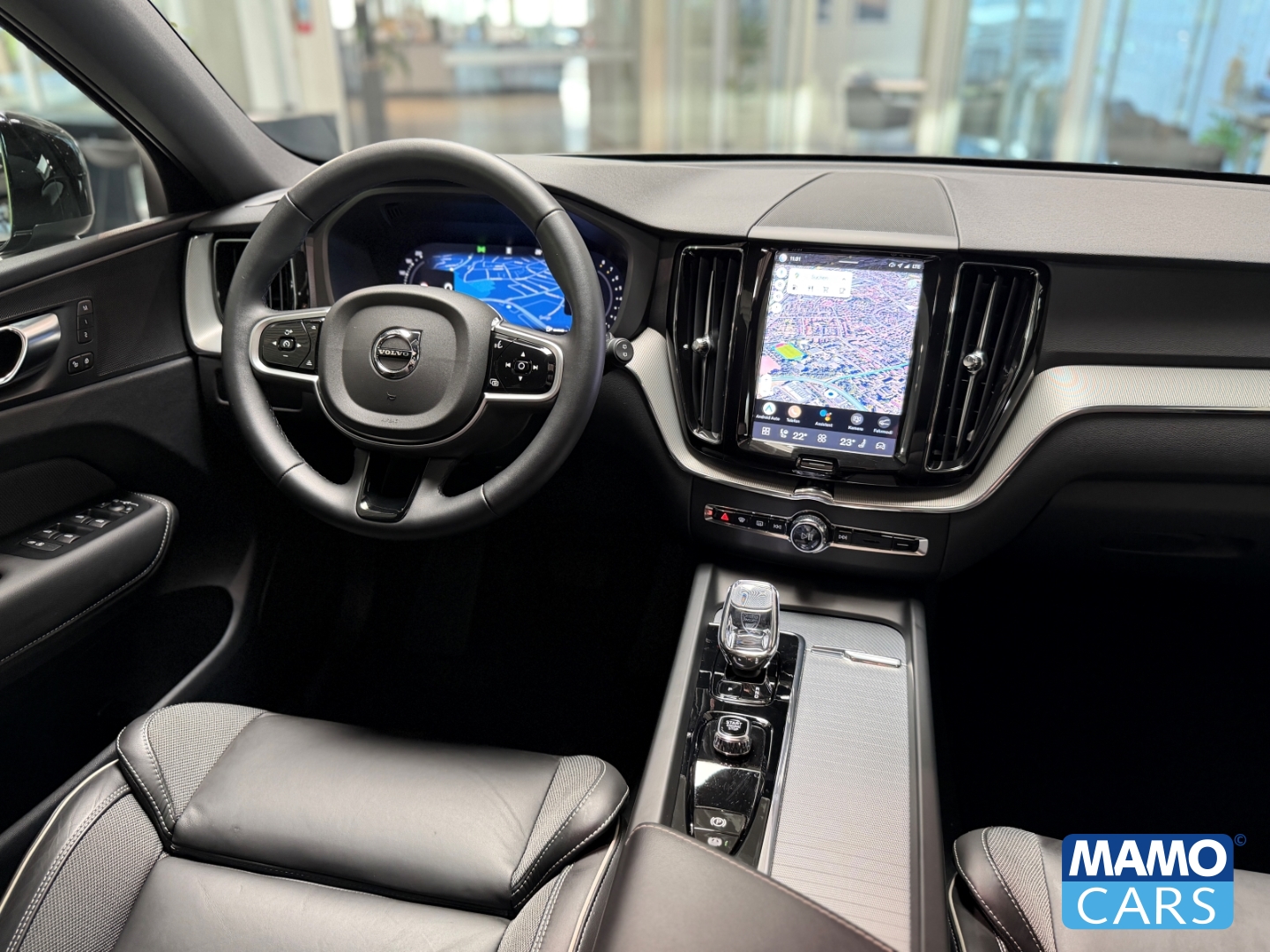 Fahrzeugabbildung Volvo XC60 B5 AWD Plus Black Editi. BLIS/PANO/360°/HUD