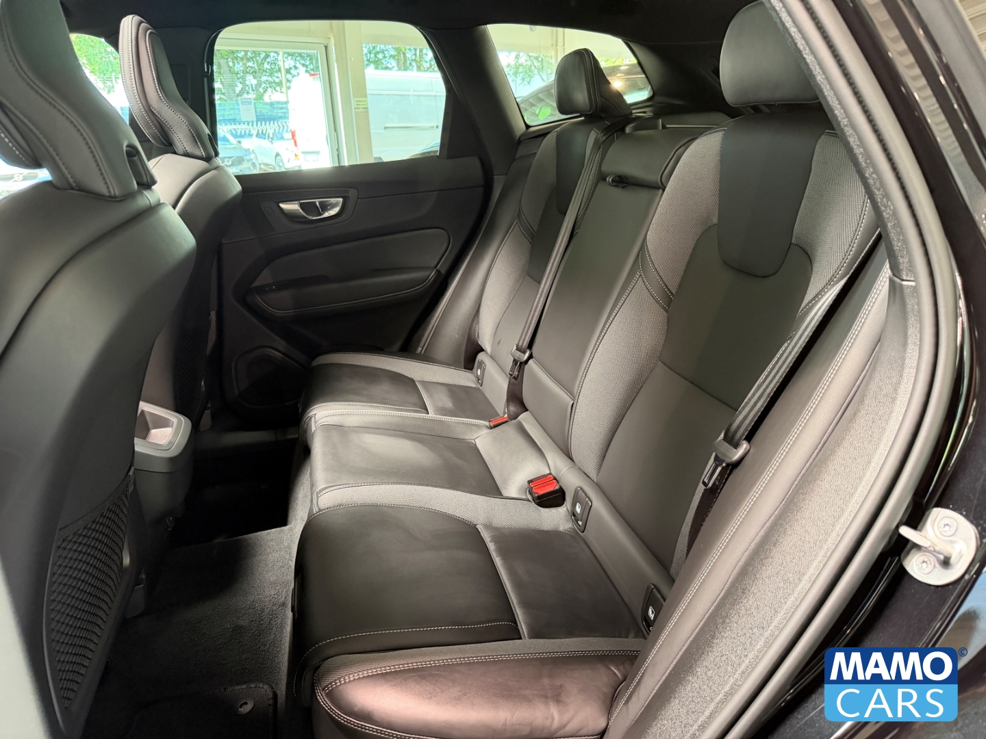 Fahrzeugabbildung Volvo XC60 B5 AWD Plus Black Editi. BLIS/PANO/360°/HUD
