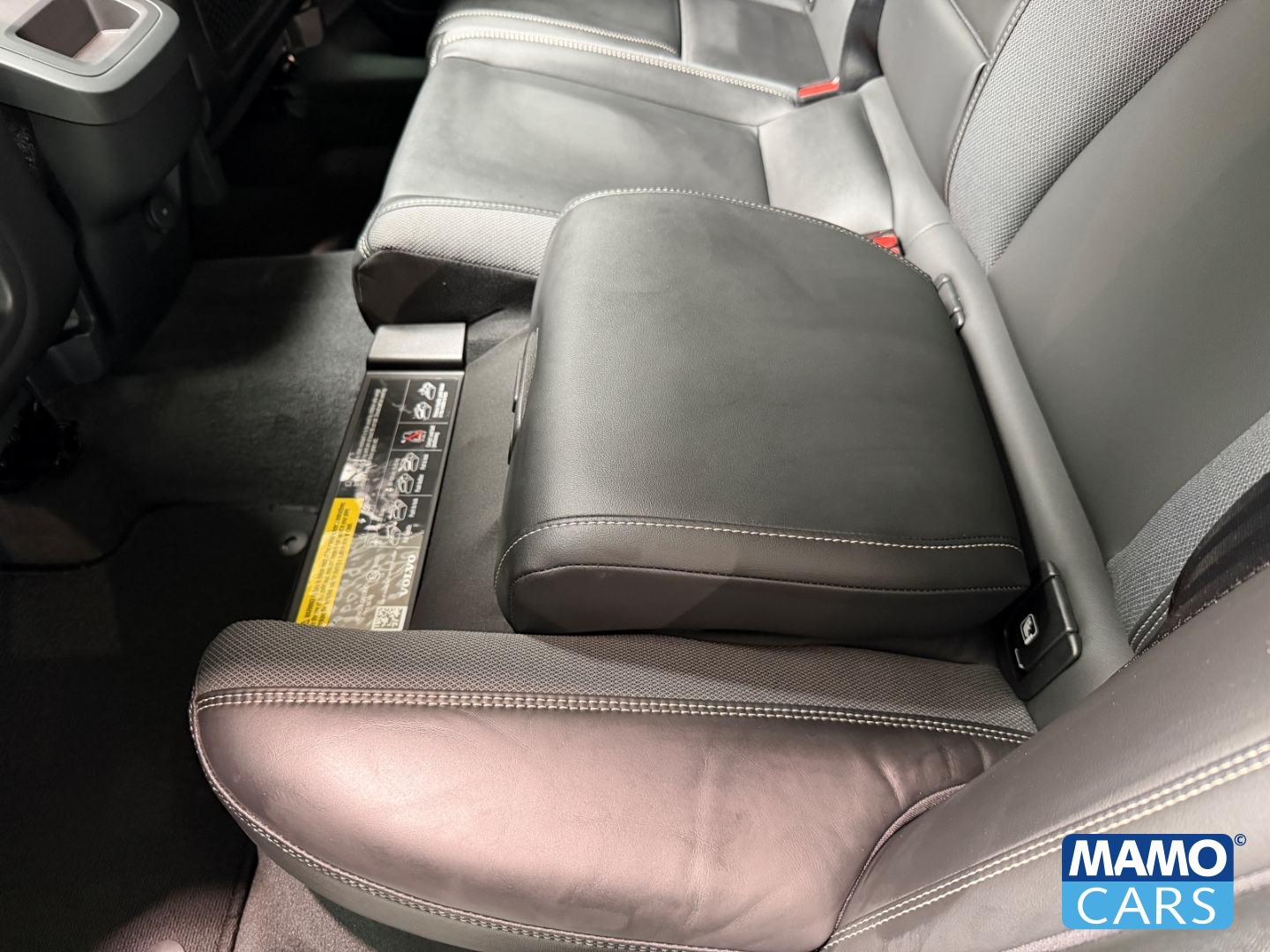 Fahrzeugabbildung Volvo XC60 B5 AWD Plus Black Editi. BLIS/PANO/360°/HUD