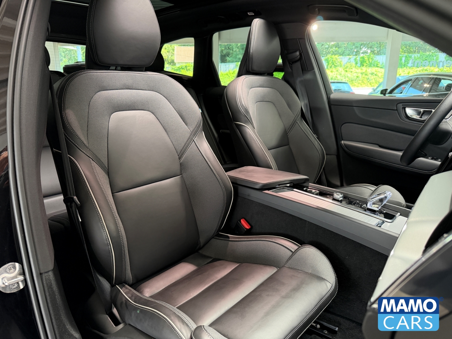 Fahrzeugabbildung Volvo XC60 B5 AWD Plus Black Editi. BLIS/PANO/360°/HUD