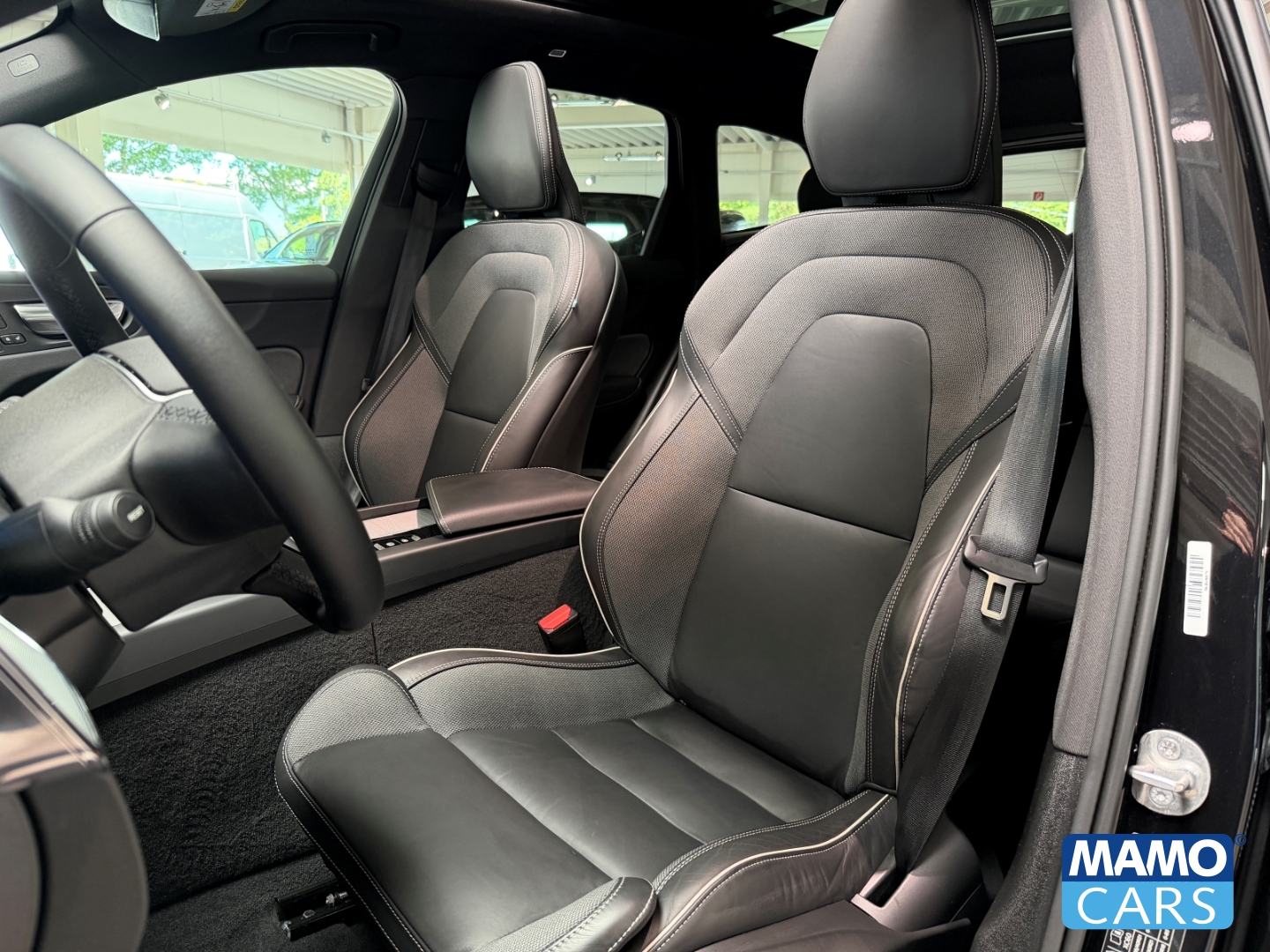 Fahrzeugabbildung Volvo XC60 B5 AWD Plus Black Editi. BLIS/PANO/360°/HUD