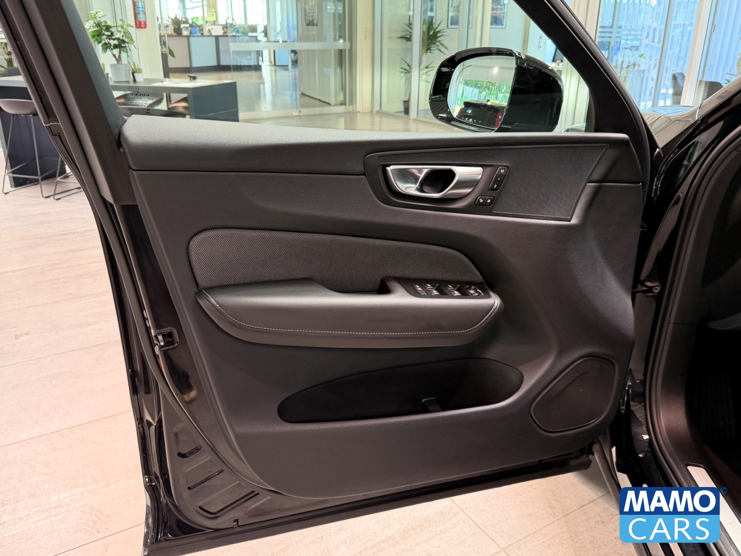 Fahrzeugabbildung Volvo XC60 B5 AWD Plus Black Editi. BLIS/PANO/360°/HUD