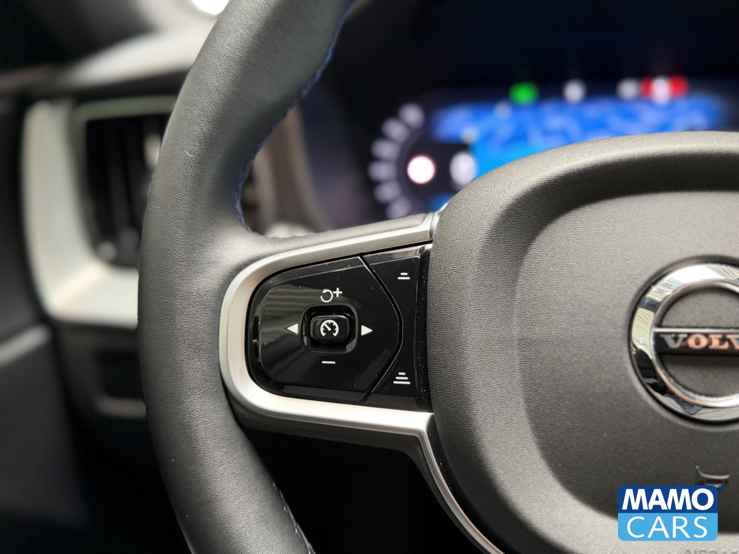 Fahrzeugabbildung Volvo XC60 B5 AWD Plus Black Editi. BLIS/PANO/360°/HUD