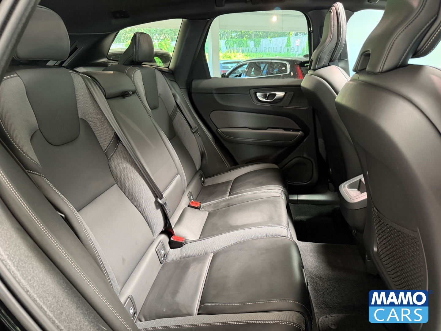 Fahrzeugabbildung Volvo XC60 B5 AWD Plus Black Editi. BLIS/PANO/360°/HUD