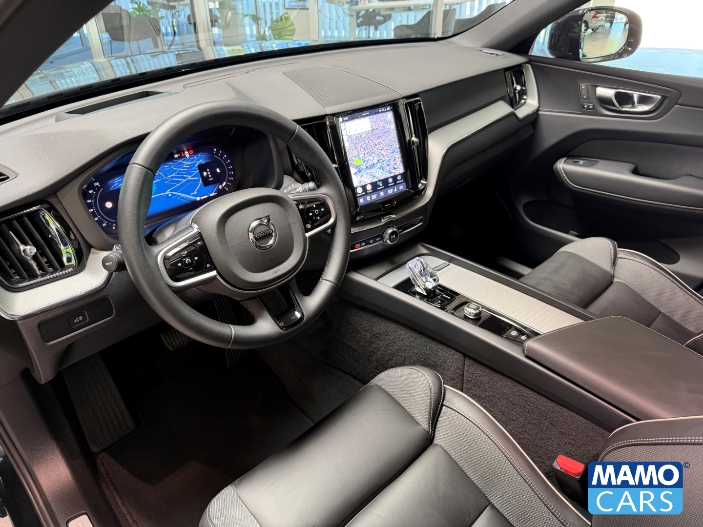 Fahrzeugabbildung Volvo XC60 B5 AWD Plus Black Editi. BLIS/PANO/360°/HUD