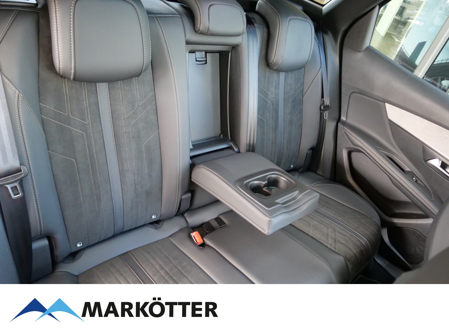 Fahrzeugabbildung Peugeot 3008 1.5 BlueHDi GT 360CAM/PANO/Totwinkel/ACC