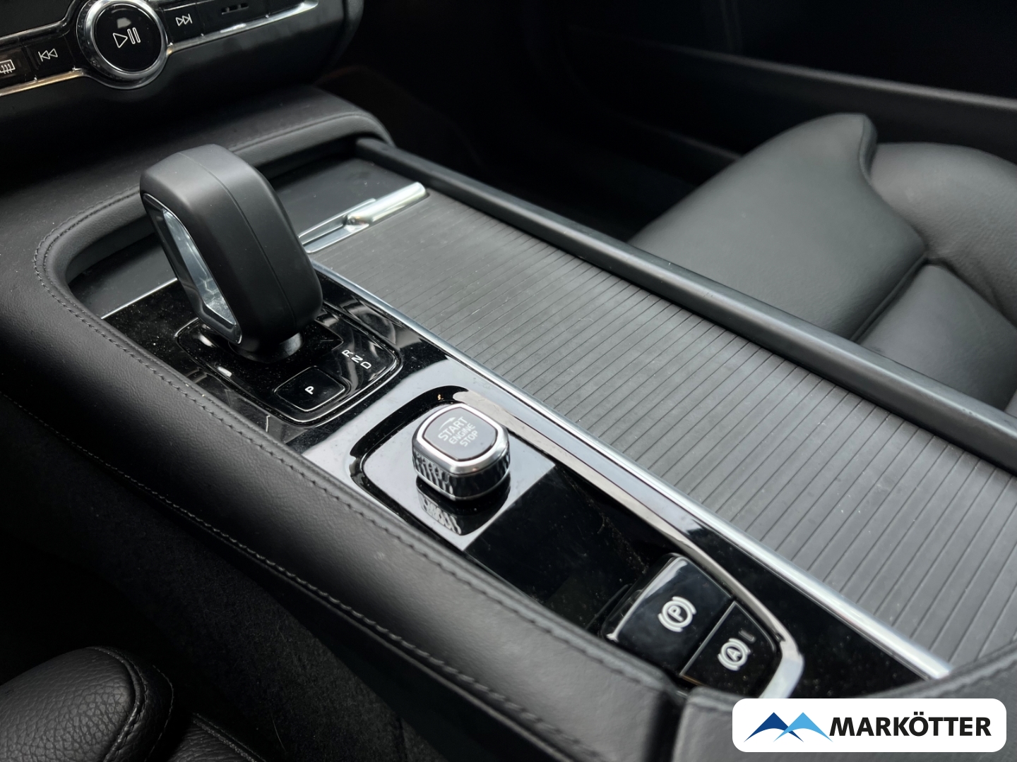 Fahrzeugabbildung Volvo V90 B4 Plus Dark EU6d PANO/LEDER/ACC/BLIS