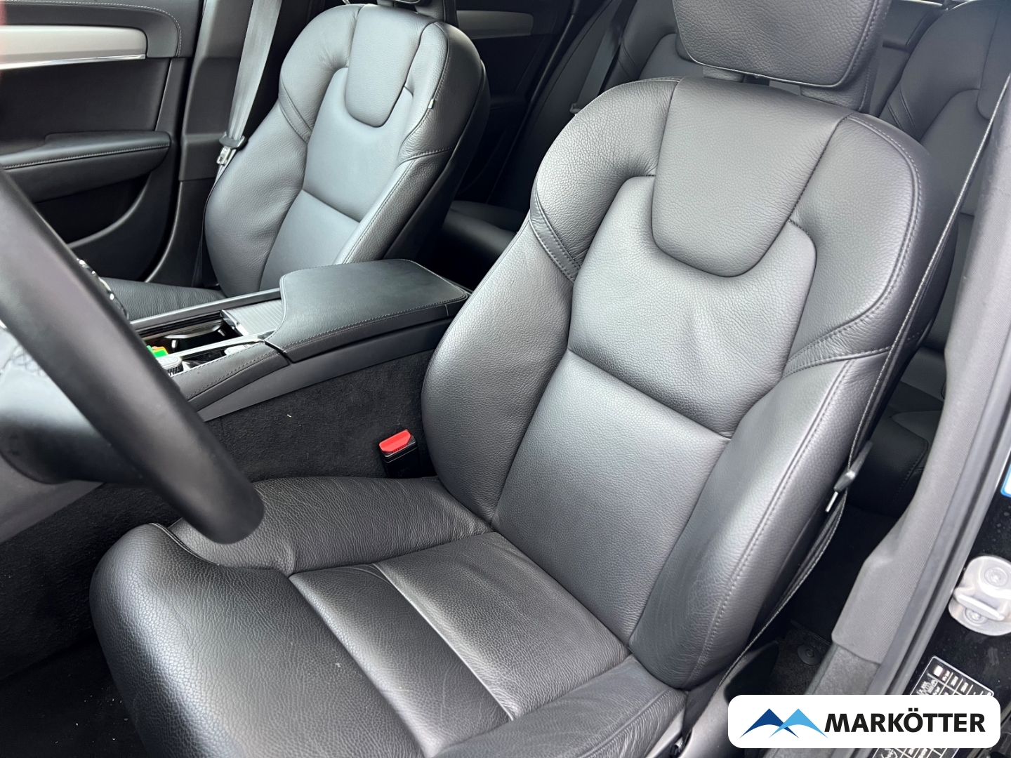 Fahrzeugabbildung Volvo V90 B4 Plus Dark EU6d PANO/LEDER/ACC/BLIS