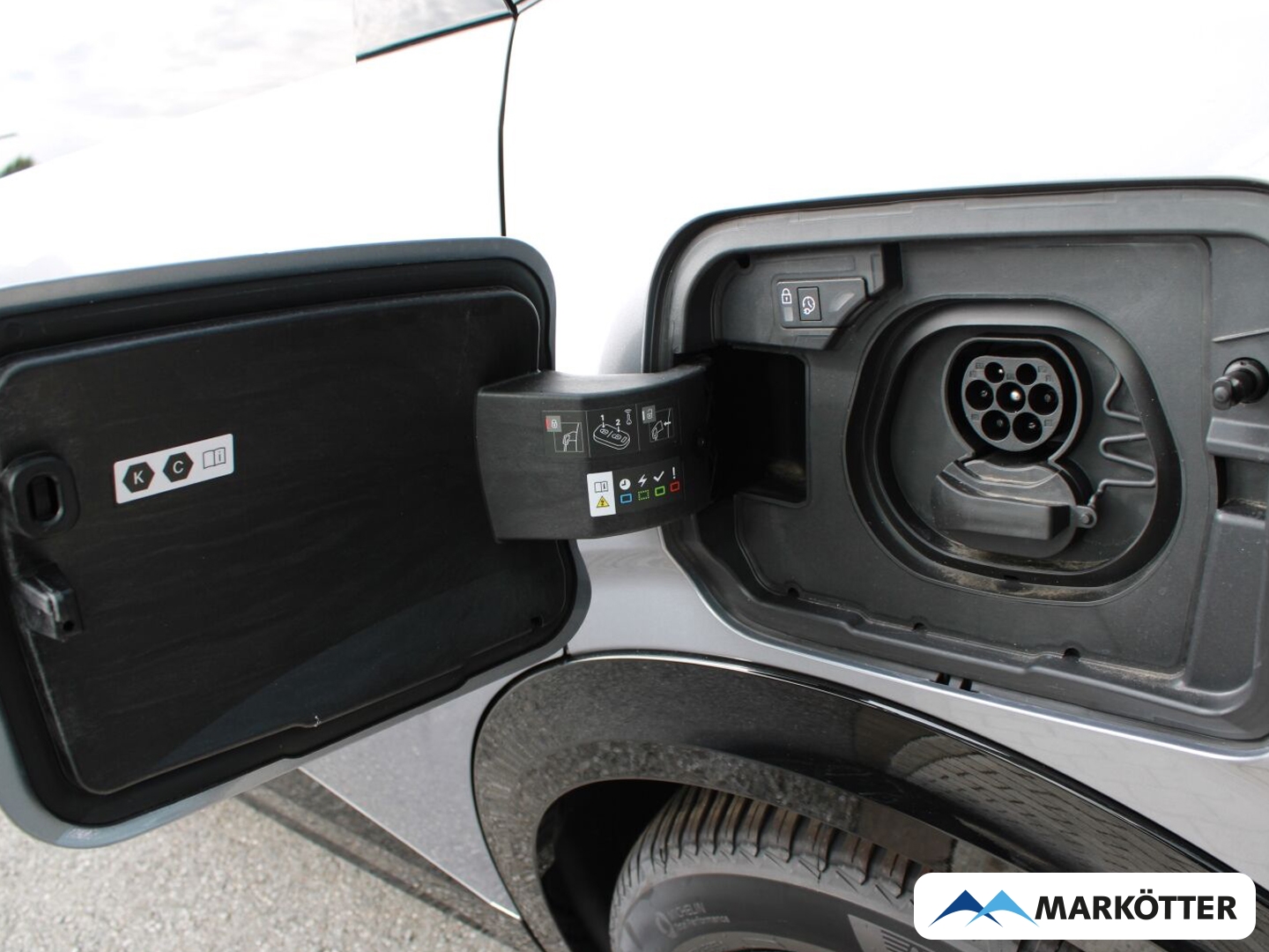 Fahrzeugabbildung Peugeot 5008 Elektromotor 230 Long Range GT