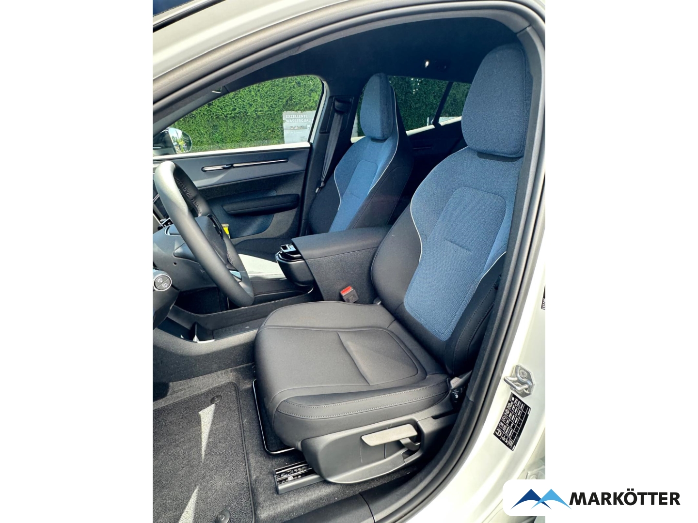 Fahrzeugabbildung Volvo EX30 Plus 2WD Pure Electric ACC/BLIS/LenkradH