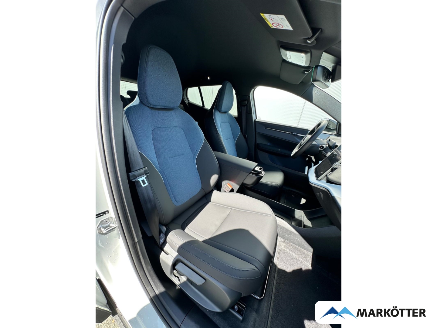 Fahrzeugabbildung Volvo EX30 Plus 2WD Pure Electric ACC/BLIS/LenkradH