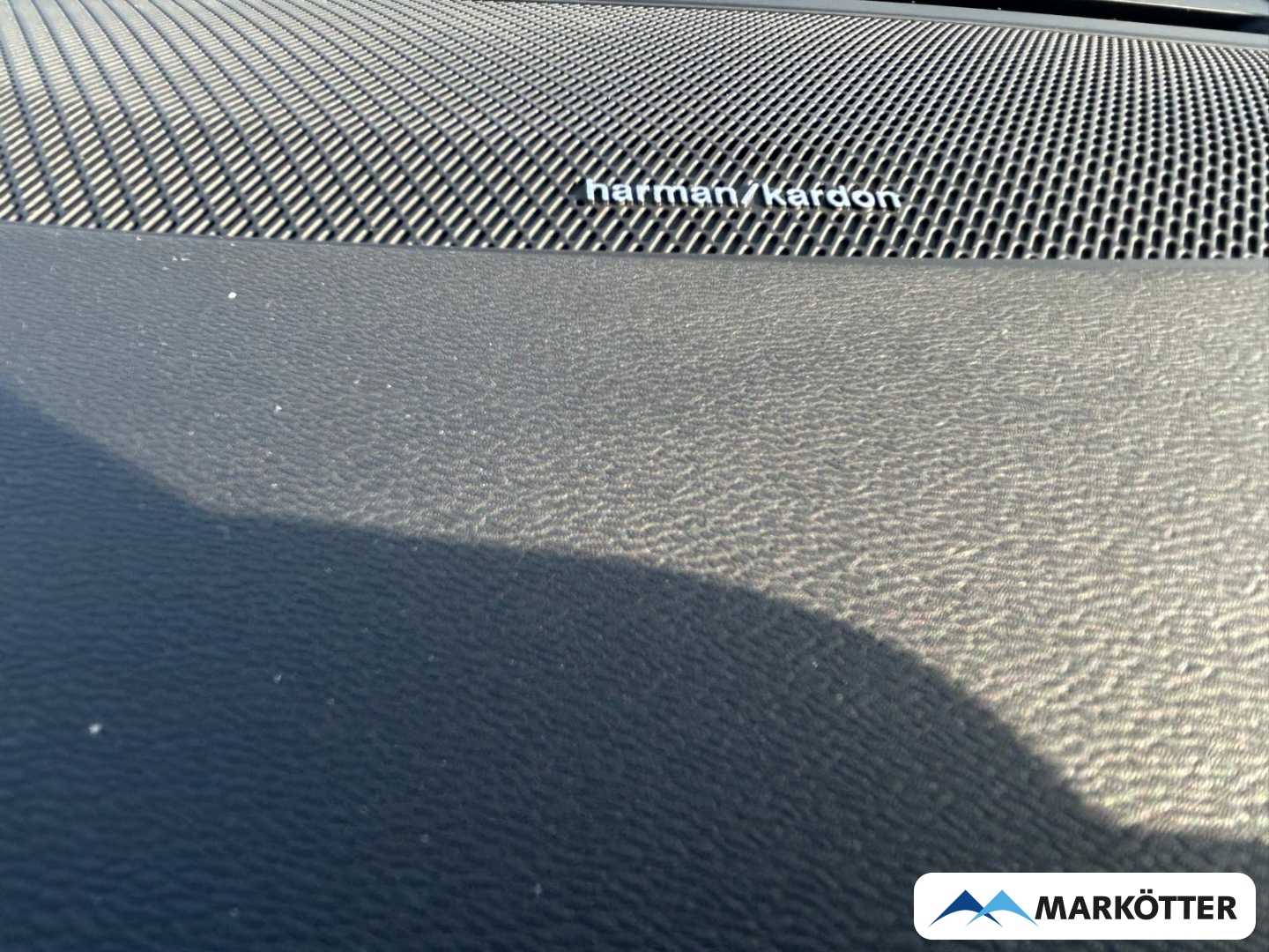 Fahrzeugabbildung Volvo XC40 B3 Plus Black Edition 2WD ACC/360°/BLIS