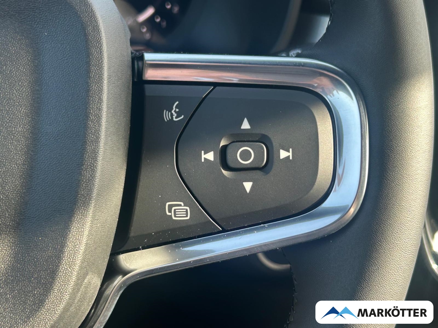 Fahrzeugabbildung Volvo XC40 B3 Plus Black Edition 2WD ACC/360°/BLIS