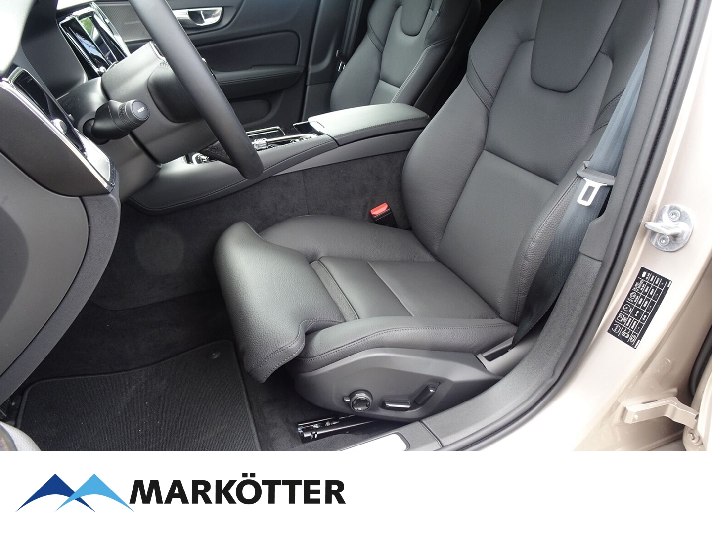 Fahrzeugabbildung Volvo V60 T6 Recharge Plug-In Hybrid AWD Plus Dark