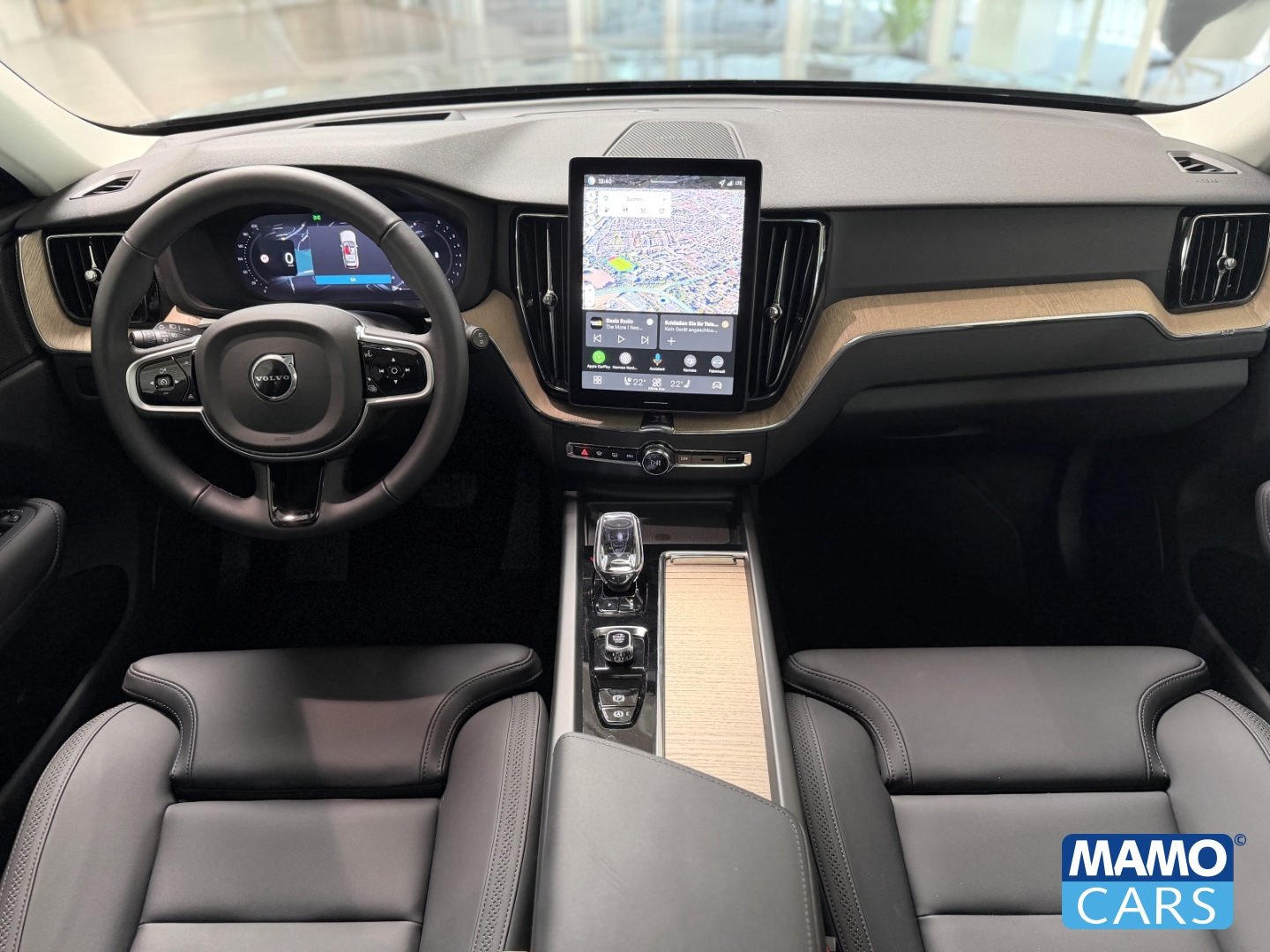 Fahrzeugabbildung Volvo XC60 B5 FACELIFT Plus Dark ACC/BLIS/HUD/PANO/360°
