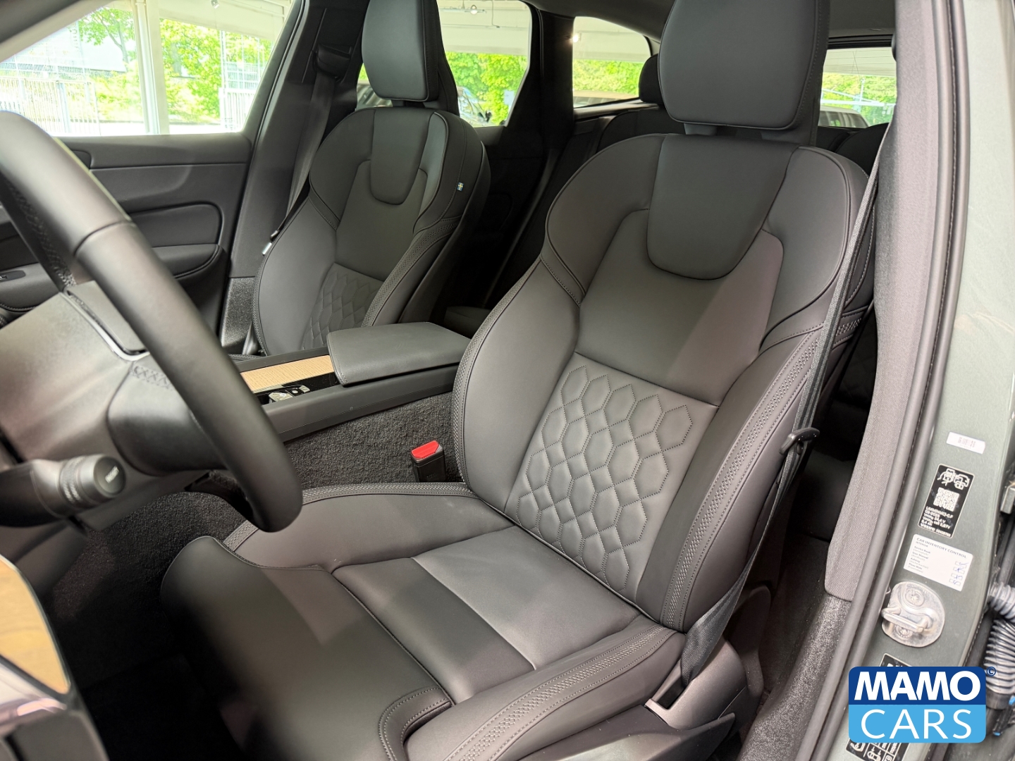 Fahrzeugabbildung Volvo XC60 B5 FACELIFT Plus Dark ACC/BLIS/HUD/PANO/360°