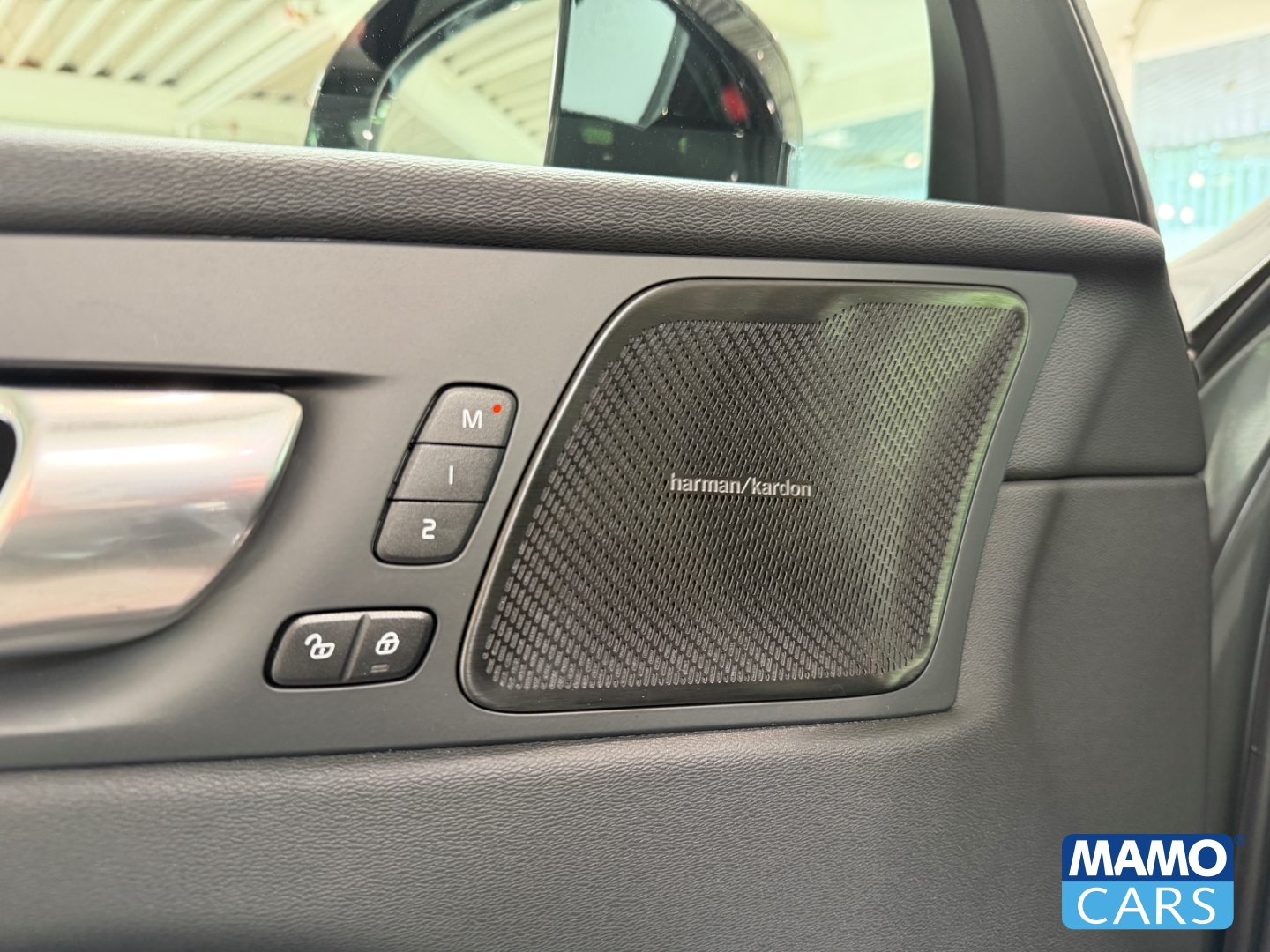 Fahrzeugabbildung Volvo XC60 B5 FACELIFT Plus Dark ACC/BLIS/HUD/PANO/360°