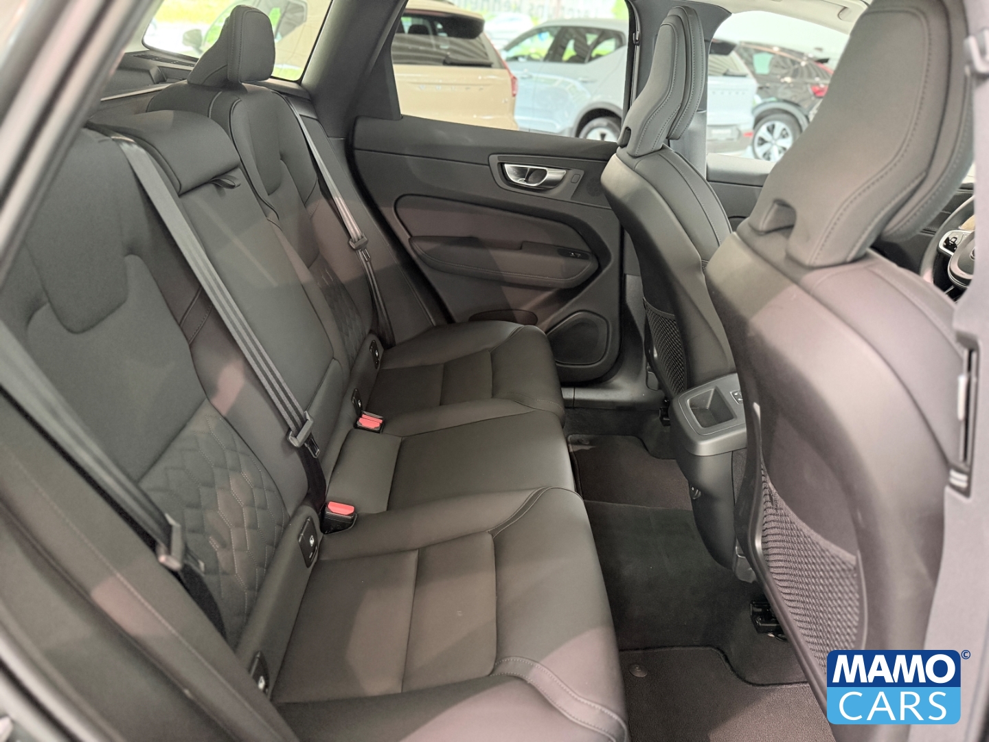 Fahrzeugabbildung Volvo XC60 B5 FACELIFT Plus Dark ACC/BLIS/HUD/PANO/360°