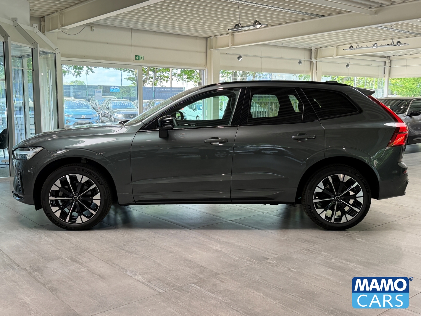 Fahrzeugabbildung Volvo XC60 B5 FACELIFT Plus Dark ACC/BLIS/HUD/PANO/360°