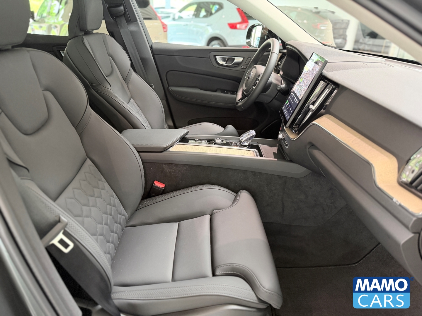 Fahrzeugabbildung Volvo XC60 B5 FACELIFT Plus Dark ACC/BLIS/HUD/PANO/360°