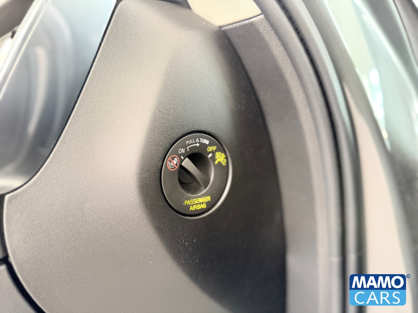 Fahrzeugabbildung Volvo XC60 B5 FACELIFT Plus Dark ACC/BLIS/HUD/PANO/360°