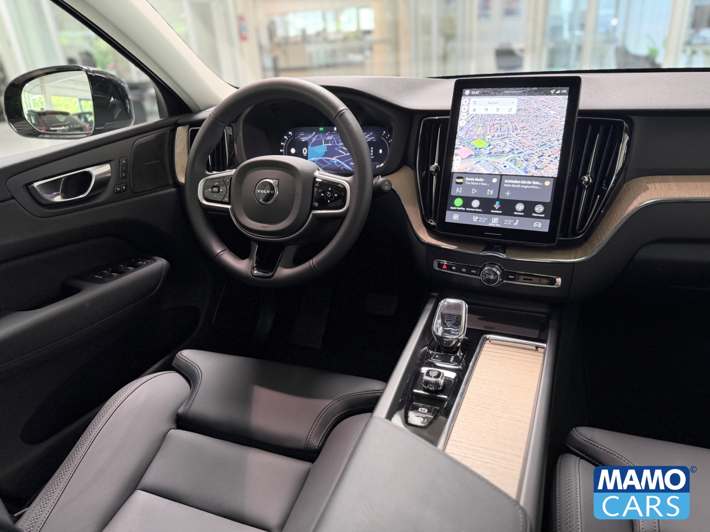 Fahrzeugabbildung Volvo XC60 B5 FACELIFT Plus Dark ACC/BLIS/HUD/PANO/360°