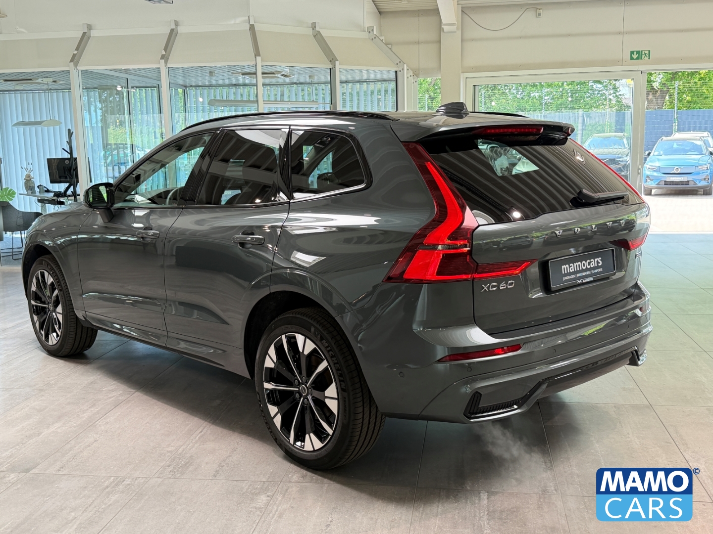 Fahrzeugabbildung Volvo XC60 B5 FACELIFT Plus Dark ACC/BLIS/HUD/PANO/360°