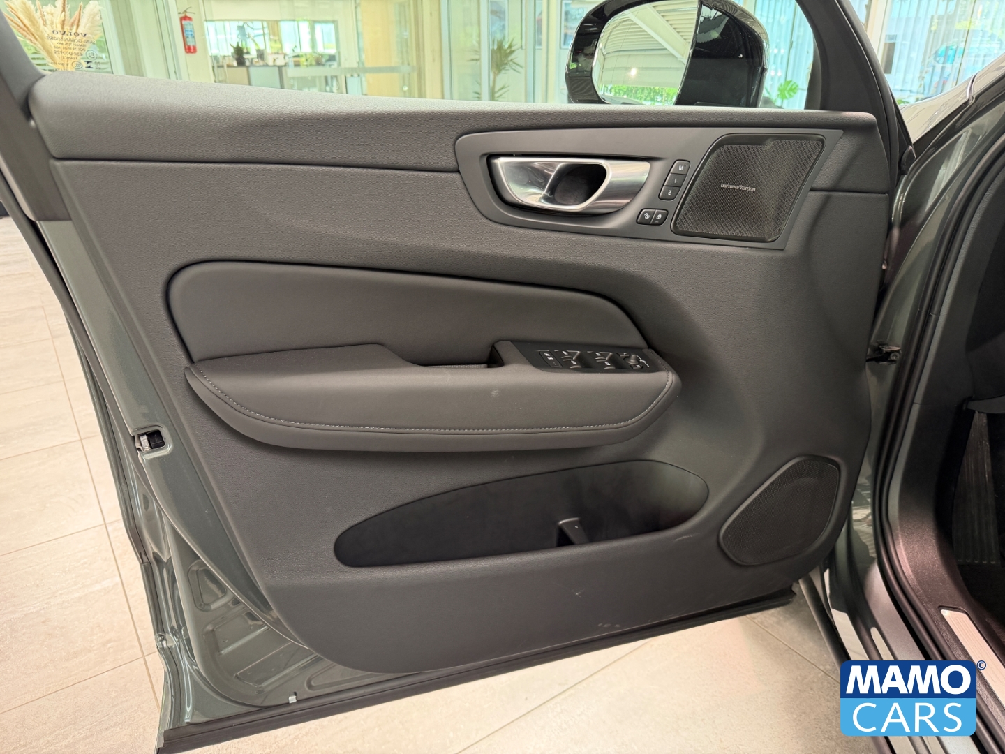 Fahrzeugabbildung Volvo XC60 B5 FACELIFT Plus Dark ACC/BLIS/HUD/PANO/360°