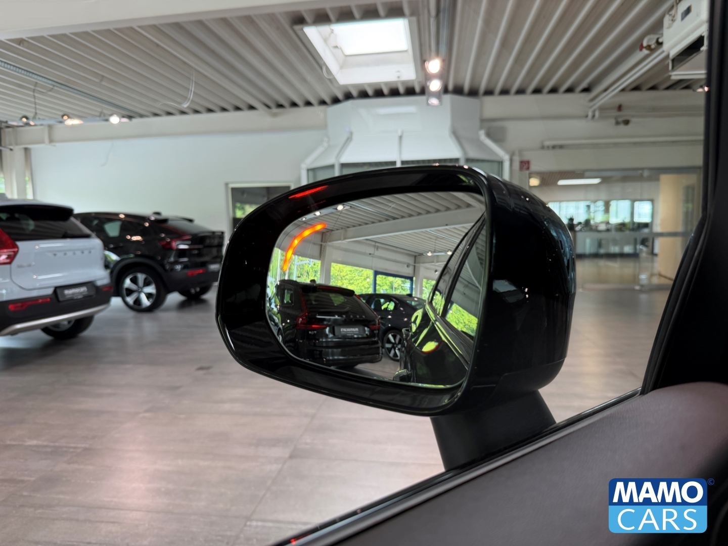 Fahrzeugabbildung Volvo XC60 B5 FACELIFT Plus Dark ACC/BLIS/HUD/PANO/360°