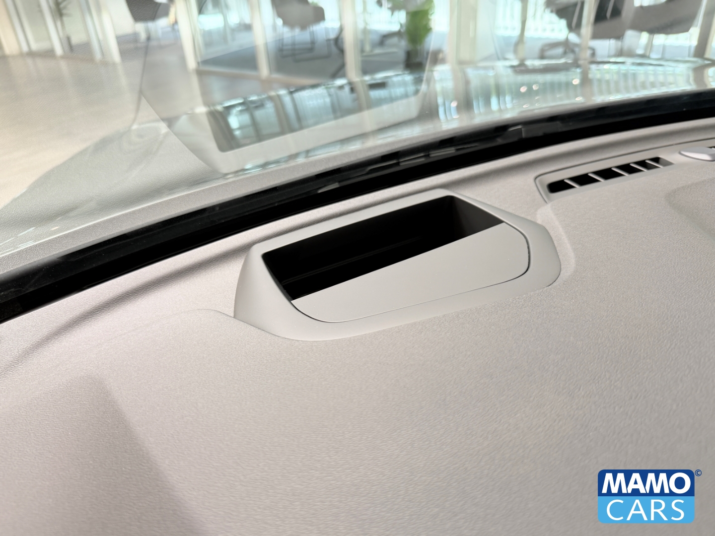 Fahrzeugabbildung Volvo XC60 B5 FACELIFT Plus Dark ACC/BLIS/HUD/PANO/360°