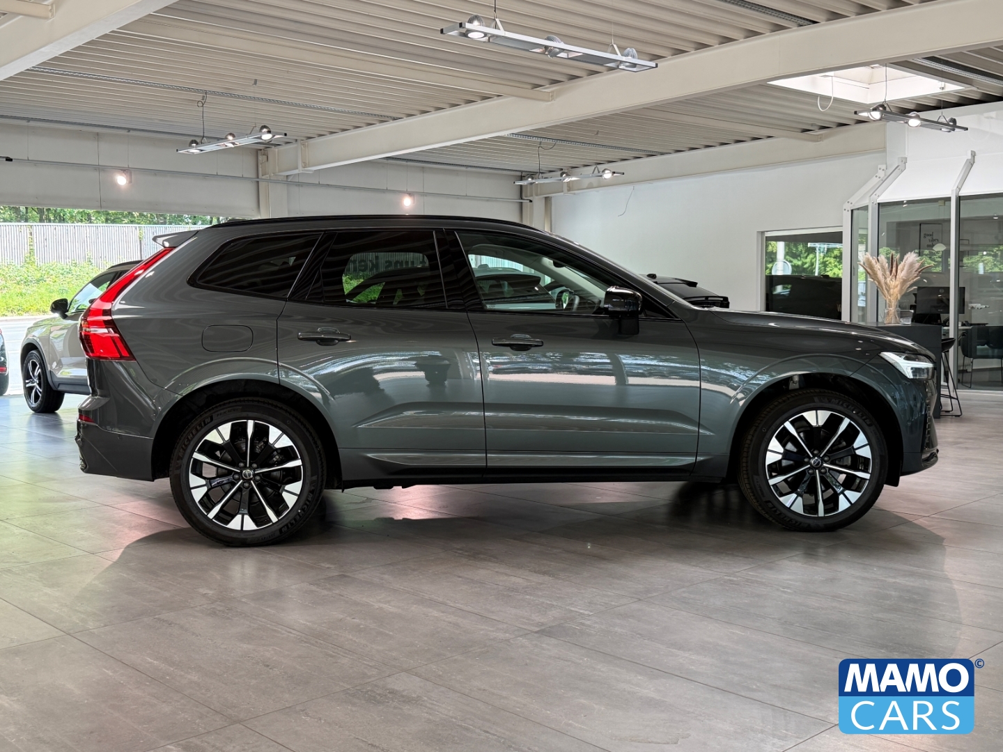 Fahrzeugabbildung Volvo XC60 B5 FACELIFT Plus Dark ACC/BLIS/HUD/PANO/360°