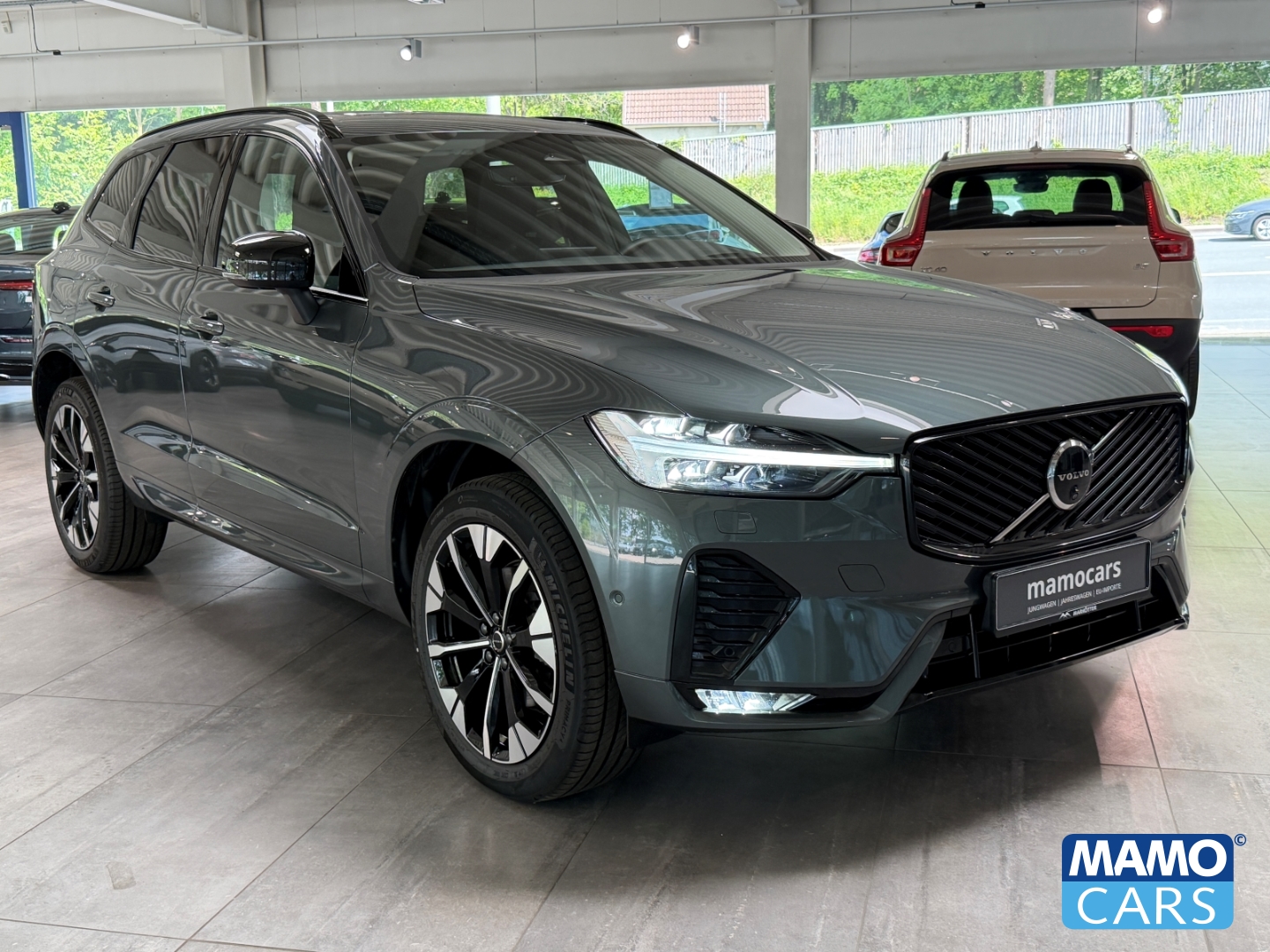 Fahrzeugabbildung Volvo XC60 B5 FACELIFT Plus Dark ACC/BLIS/HUD/PANO/360°