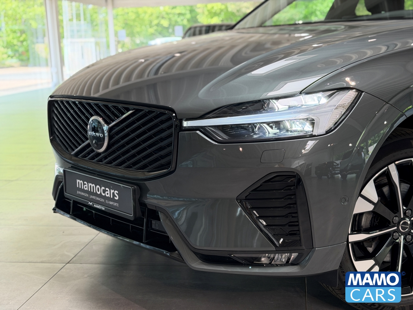 Fahrzeugabbildung Volvo XC60 B5 FACELIFT Plus Dark ACC/BLIS/HUD/PANO/360°