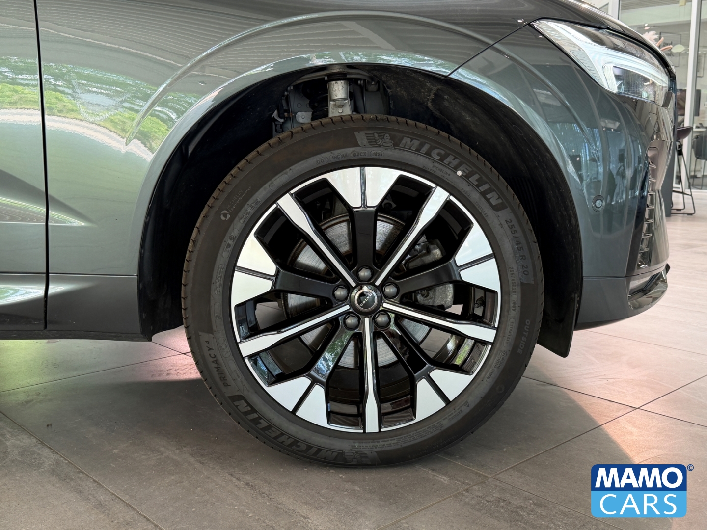 Fahrzeugabbildung Volvo XC60 B5 FACELIFT Plus Dark ACC/BLIS/HUD/PANO/360°
