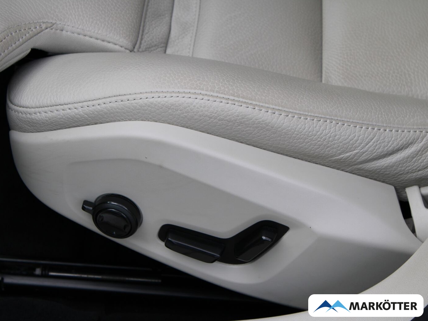 Fahrzeugabbildung Volvo V60 Cross Country Plus AWD/LED/SHZ/PDC/CAM/