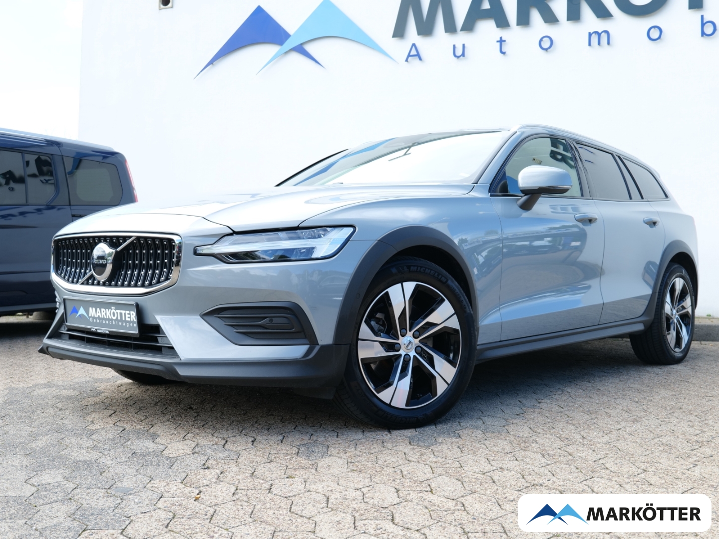 Fahrzeugabbildung Volvo V60 Cross Country B4 AWD Plus LED/Schiebedach/Kamera/Winter-Paket