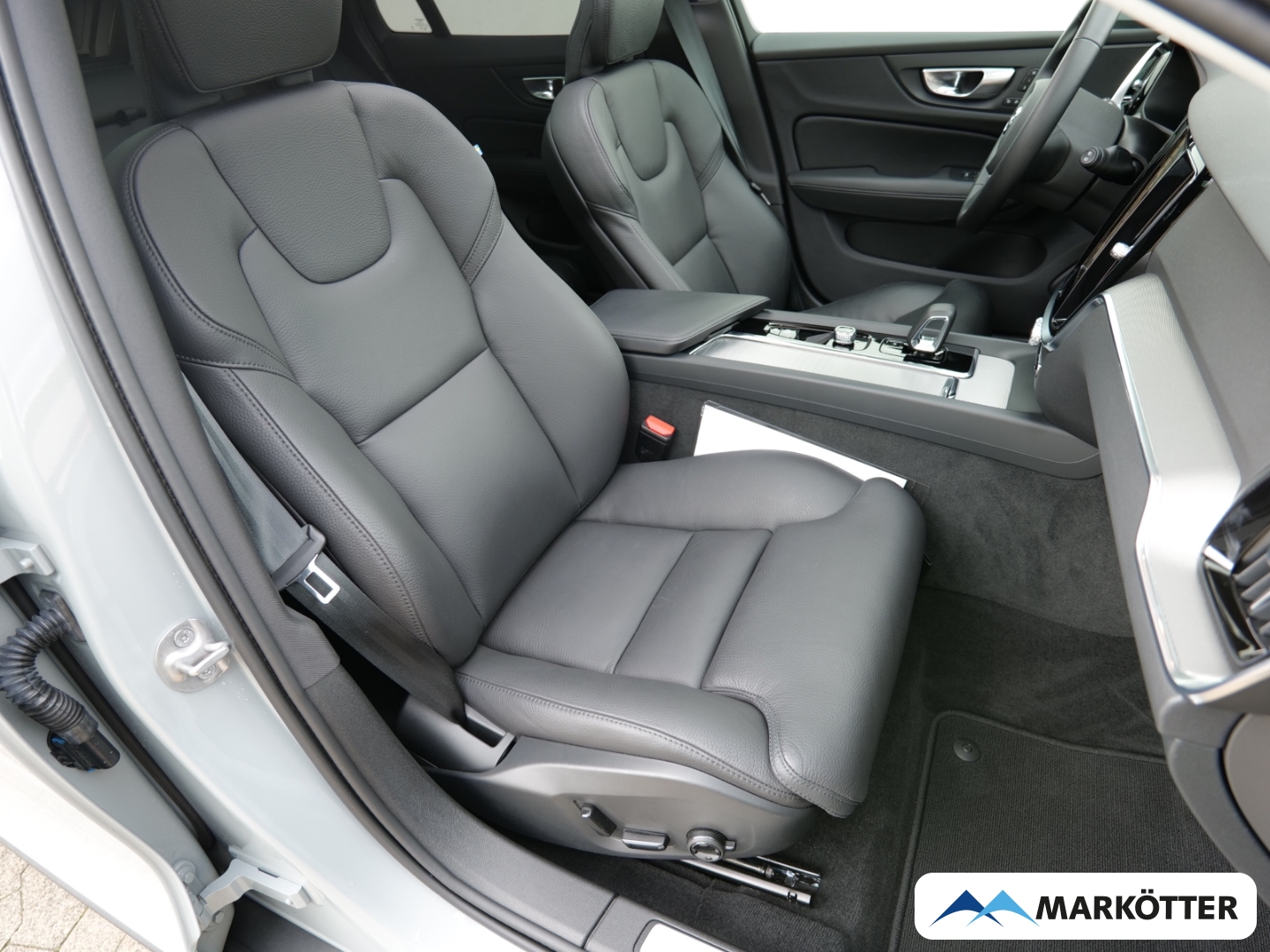 Fahrzeugabbildung Volvo V60 Cross Country B4 AWD Plus LED/Schiebedach/Kamera/Winter-Paket