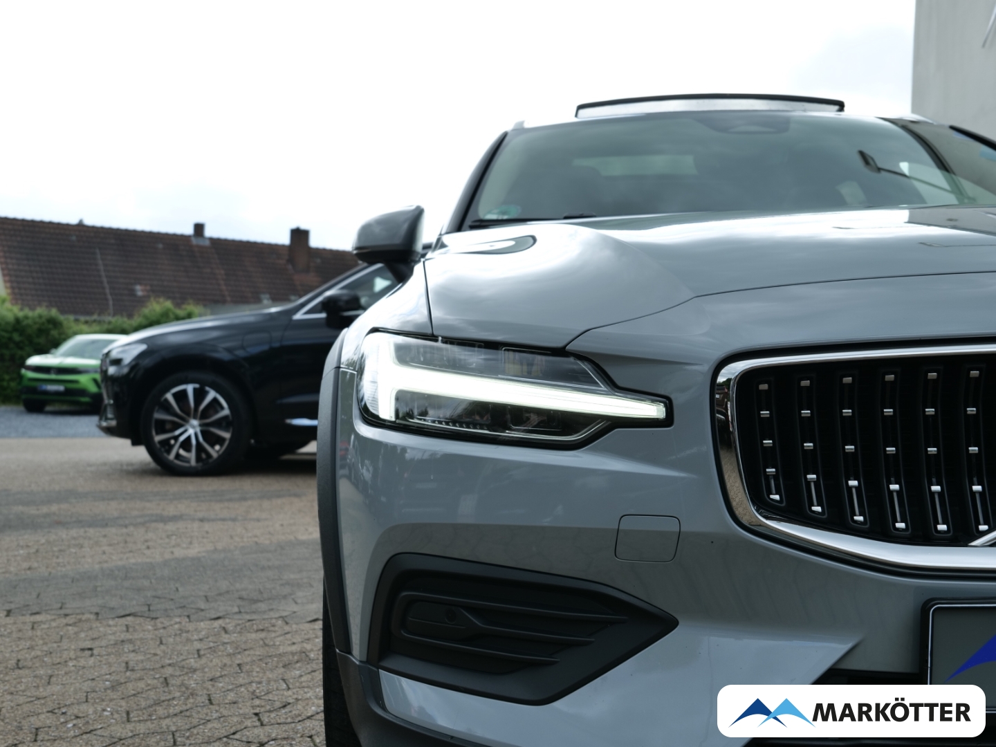 Fahrzeugabbildung Volvo V60 Cross Country B4 AWD Plus LED/Schiebedach/Kamera/Winter-Paket