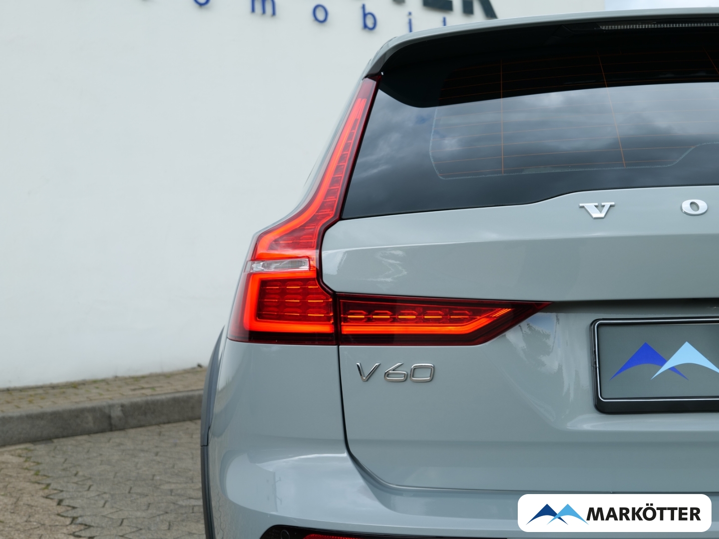 Fahrzeugabbildung Volvo V60 Cross Country B4 AWD Plus LED/Schiebedach/Kamera/Winter-Paket